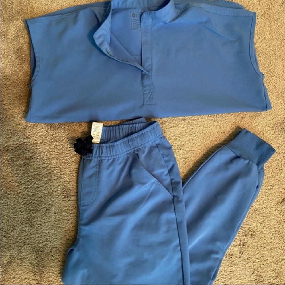 EUC Ceil blue Figs Scrubs